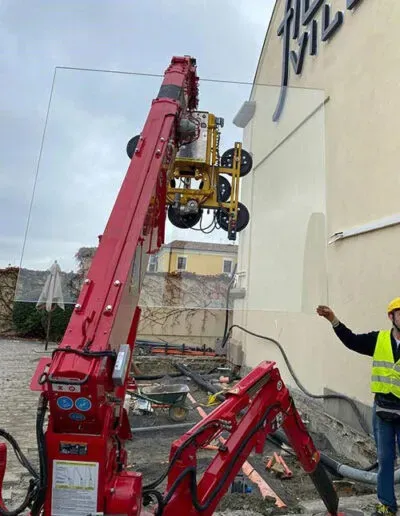 Posa grandi vetrate con MINIGRU 295