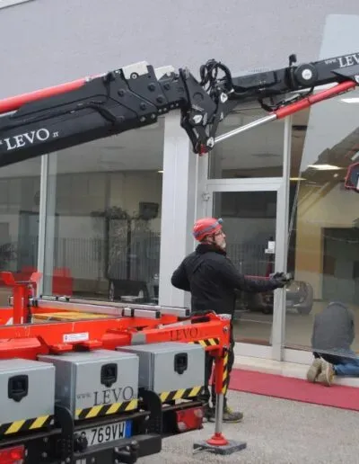 Sostituzione di vetrate con la ventosa KAPPEL DSKEB2 (750 kg)