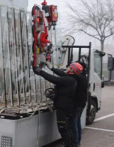 Sostituzione di vetrate con la ventosa KAPPEL DSKEB2 (750 kg)