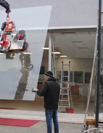 Sostituzione di vetrate con la ventosa KAPPEL DSKEB2 (750 kg)